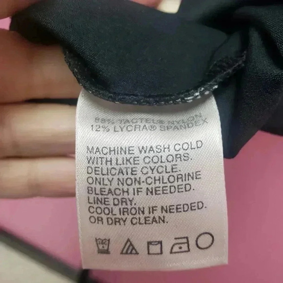 Classiques Entier Black Sleeveless Crop Top - Picture 4 of 4